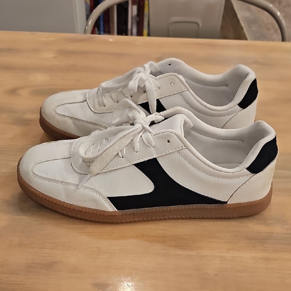 No Boundaries White and Black Sneakers 11